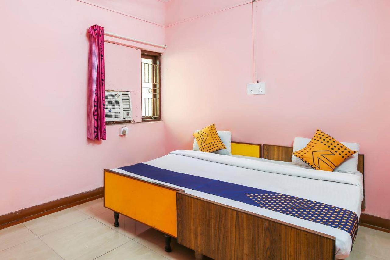 Spot On 67211 Hotel Gokul Daman Exterior photo