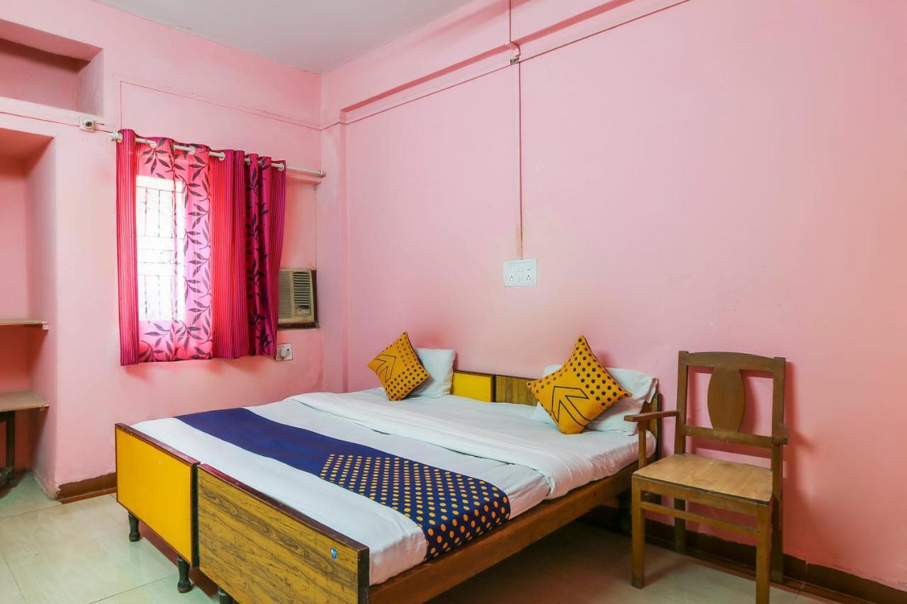 Spot On 67211 Hotel Gokul Daman Exterior photo